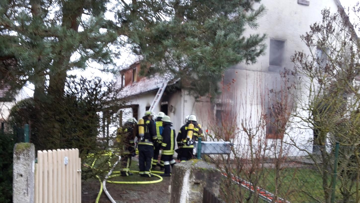 Wohnhaus stand in Flammen - Zehntausende Euro Schaden