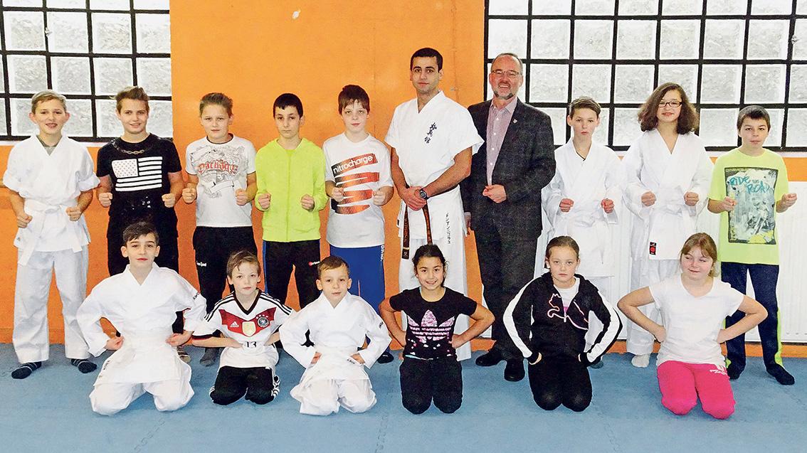 Flüchtling baut Karateabteilung beim ESV Treuchtlingen auf