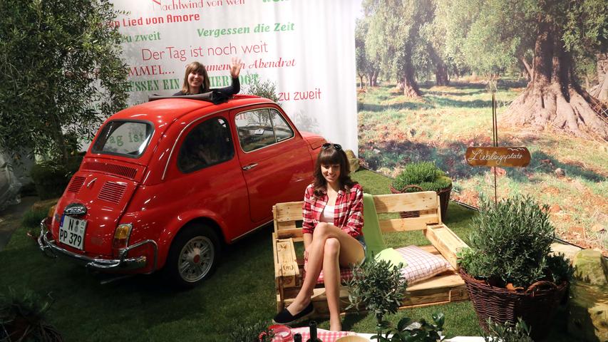 Nebenan lässt sich ein Picknick à la Italia im Olivenhain genießen – auf Bänken aus Paletten.