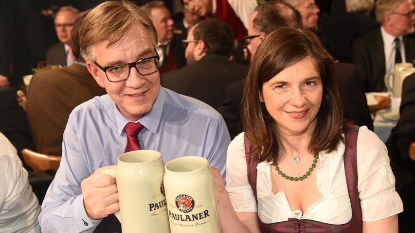 Der Vorsitzende der Linksfraktion, Dietmar Bartsch und die Vorsitzende der grünen Bundestagsfraktion, Katrin Göring-Eckardt, genossen den Abend und kamen zu ihrem Glück relativ gut davon.