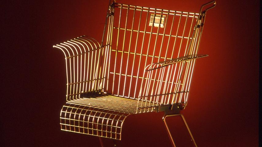 Hier ruht der Kaufwütige stilgerecht: "Consumer´s Rest" heißt dieser Armlehnstuhl aus den Stiletto Studios. Zu sehen ab 18. März in der Schau "WEtransFORM".