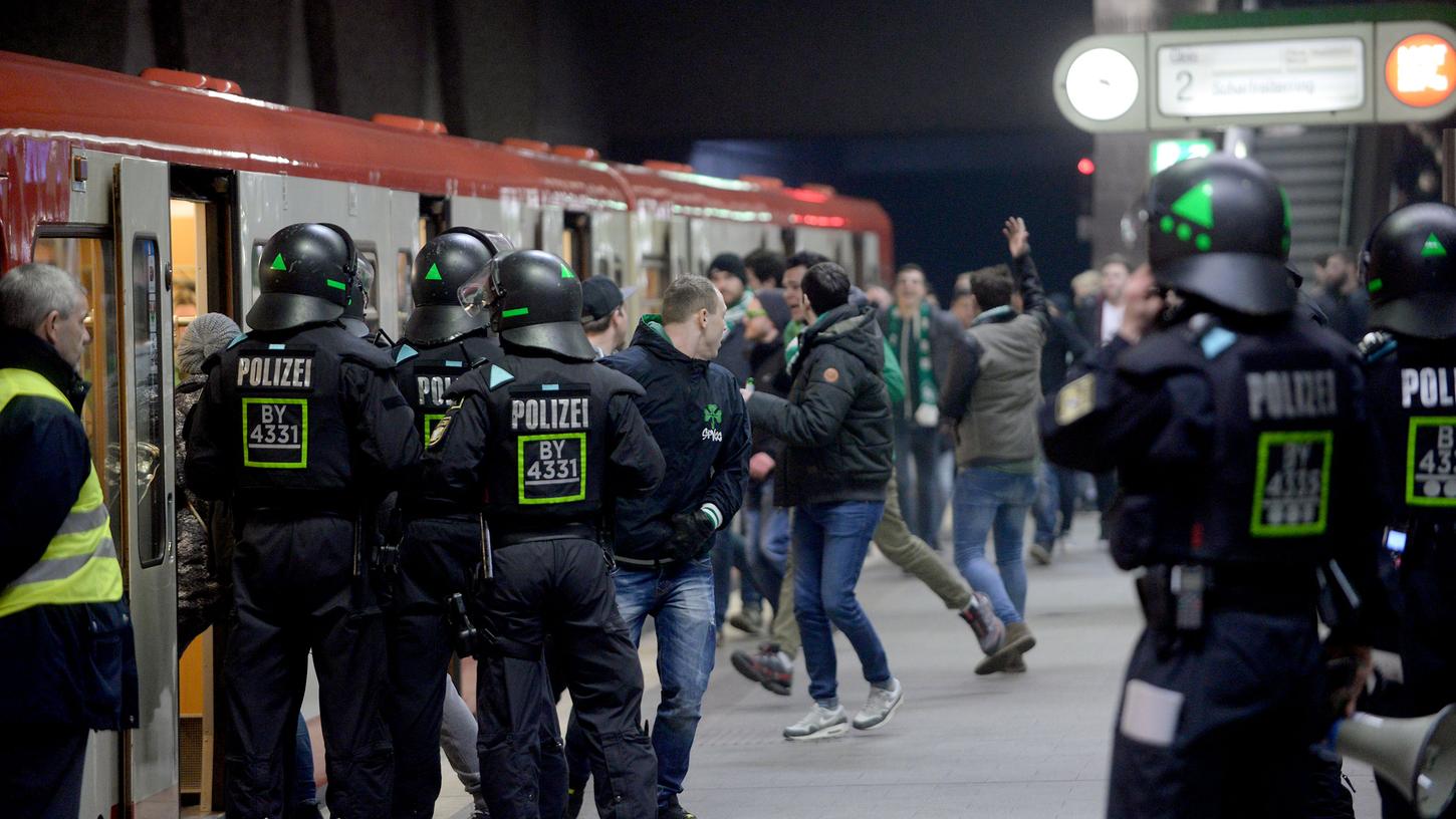 Die Anreise der Fürther Fans dauerte länger als erwartet. Die Anreise der Fürther Fans dauerte länger als erwartet.