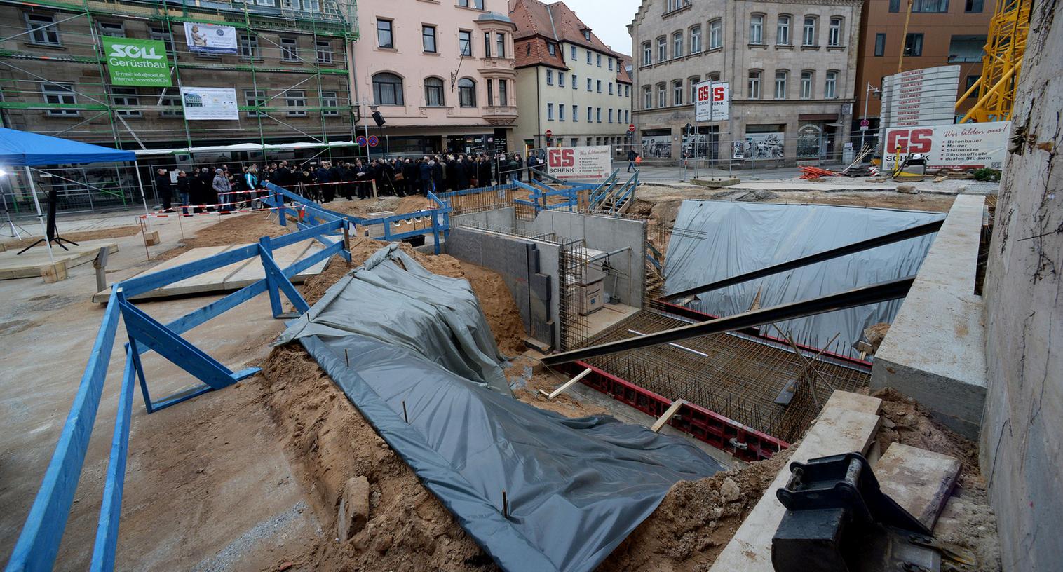 Es tut sich was in Fürths Innenstadt: Jetzt wurde der Grundstein für das neue Ludwig-Erhard-Zentrum gelegt.