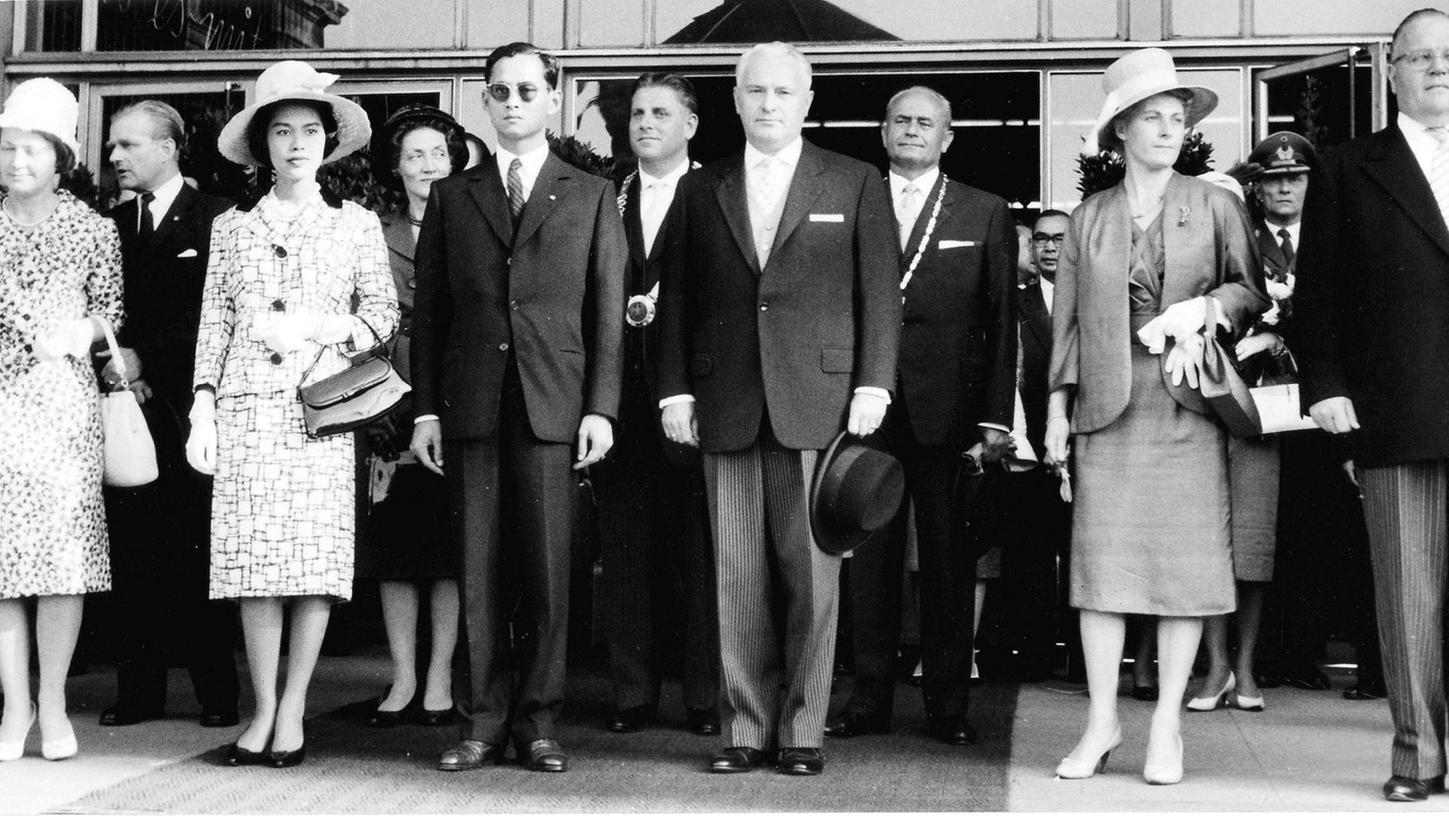 1960: Bhumibol bringt Glanz der Monarchie