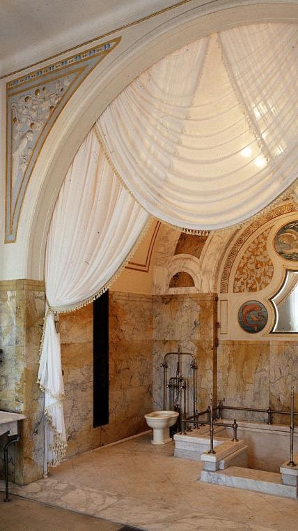 Eine der Kostbarkeiten im Inneren des Schlosses: das Jugendstil-Damenbad.