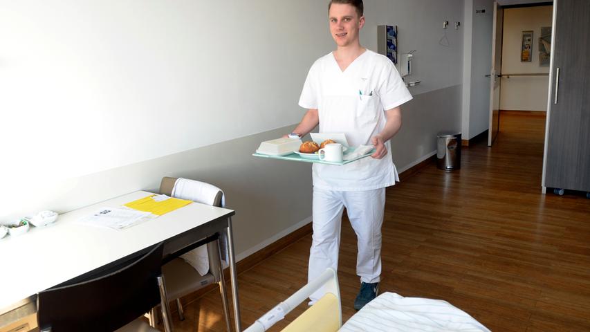 David Seitz (20) macht ein Freiwilliges Soziales Jahr im Uniklinikum und hilft auch bei der Essensausgabe.