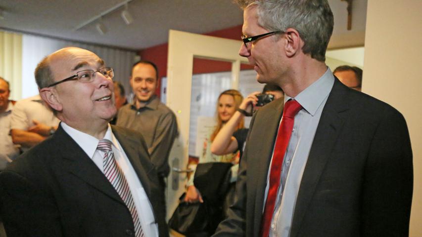 Shakehands am Wahlabend: Stumpf freut sich 2014 über den Wahlsieg, Kirschstein gratuliert.