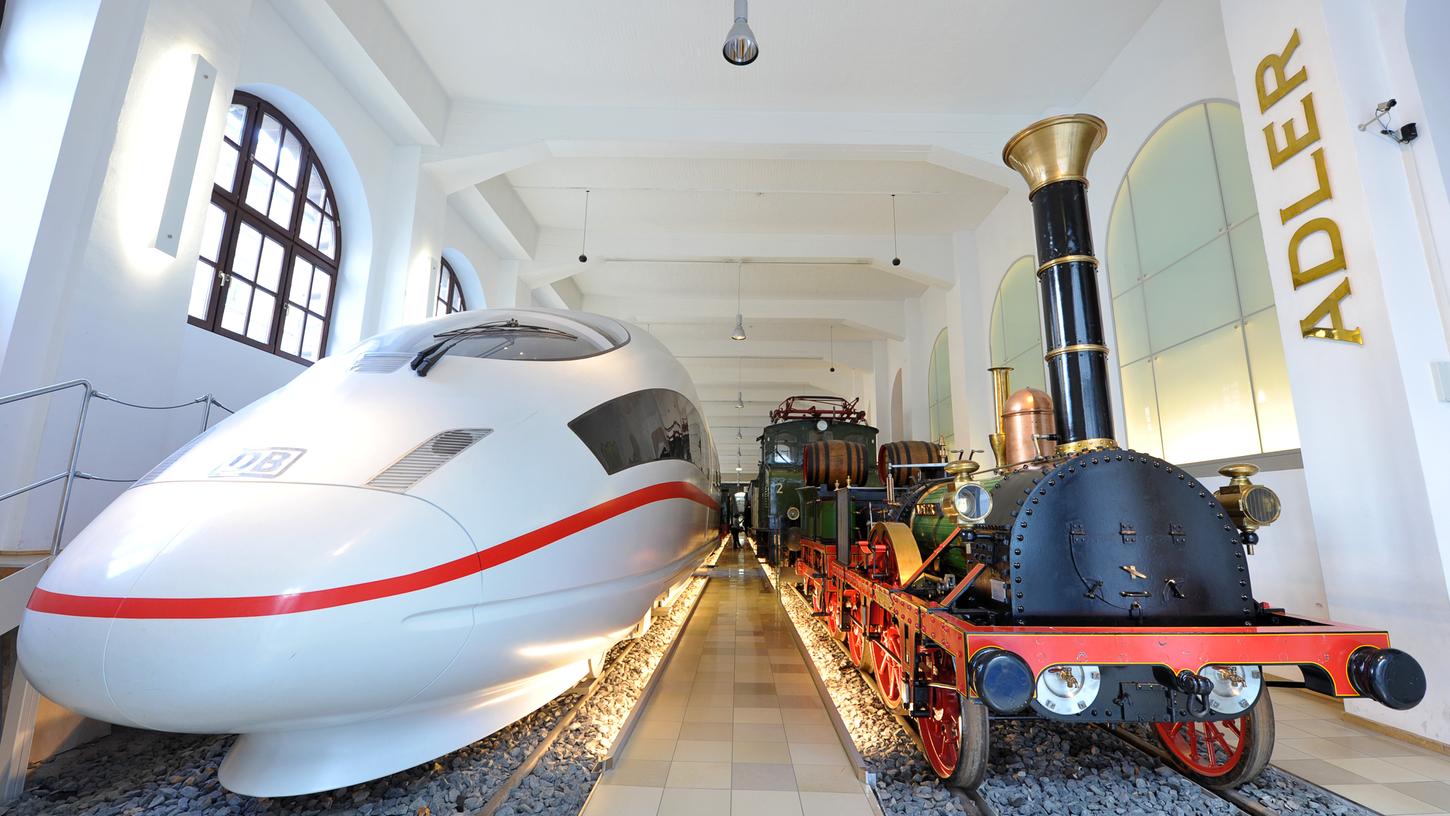 Im DB Museum gibt es von originalgetreuen Nachbauten bis hin zu echten Dampfrössern und Elektrozügen die komplette Eisenbahngeschichte zu bestaunen.