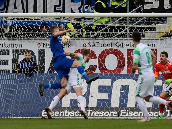 Eigentlich eine gute Voraussetzung für ein Club-Engagement: Nicklas Helenius weiß, wie man gegen Fürth trifft.