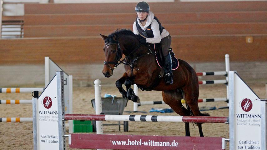 Große Sprünge in Neumarkt: Bayerischer Ponykader trainiert