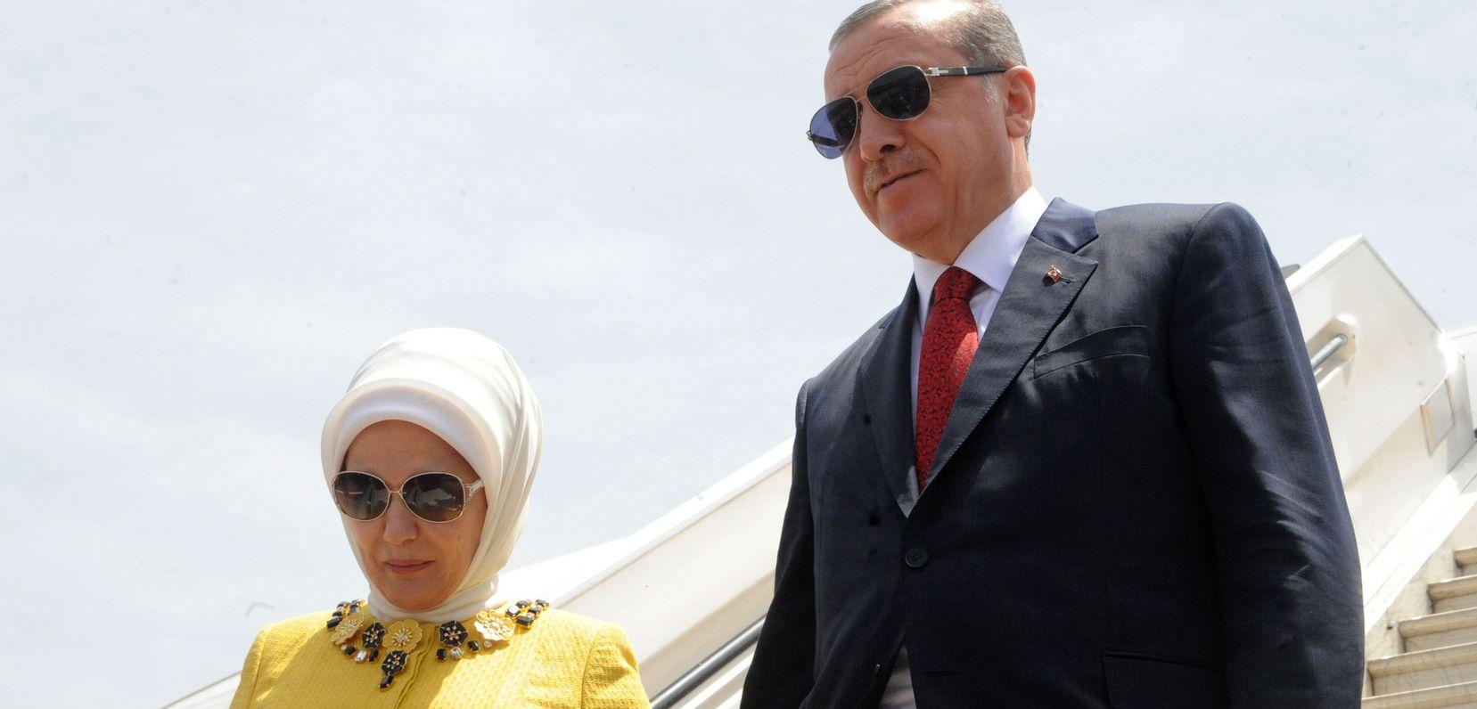 Recep Tayyip Erdogan und seine Frau: Der türkische Staatspräsident empfiehlt allen Türkinnen, mindestens drei Kinder zu gebären.