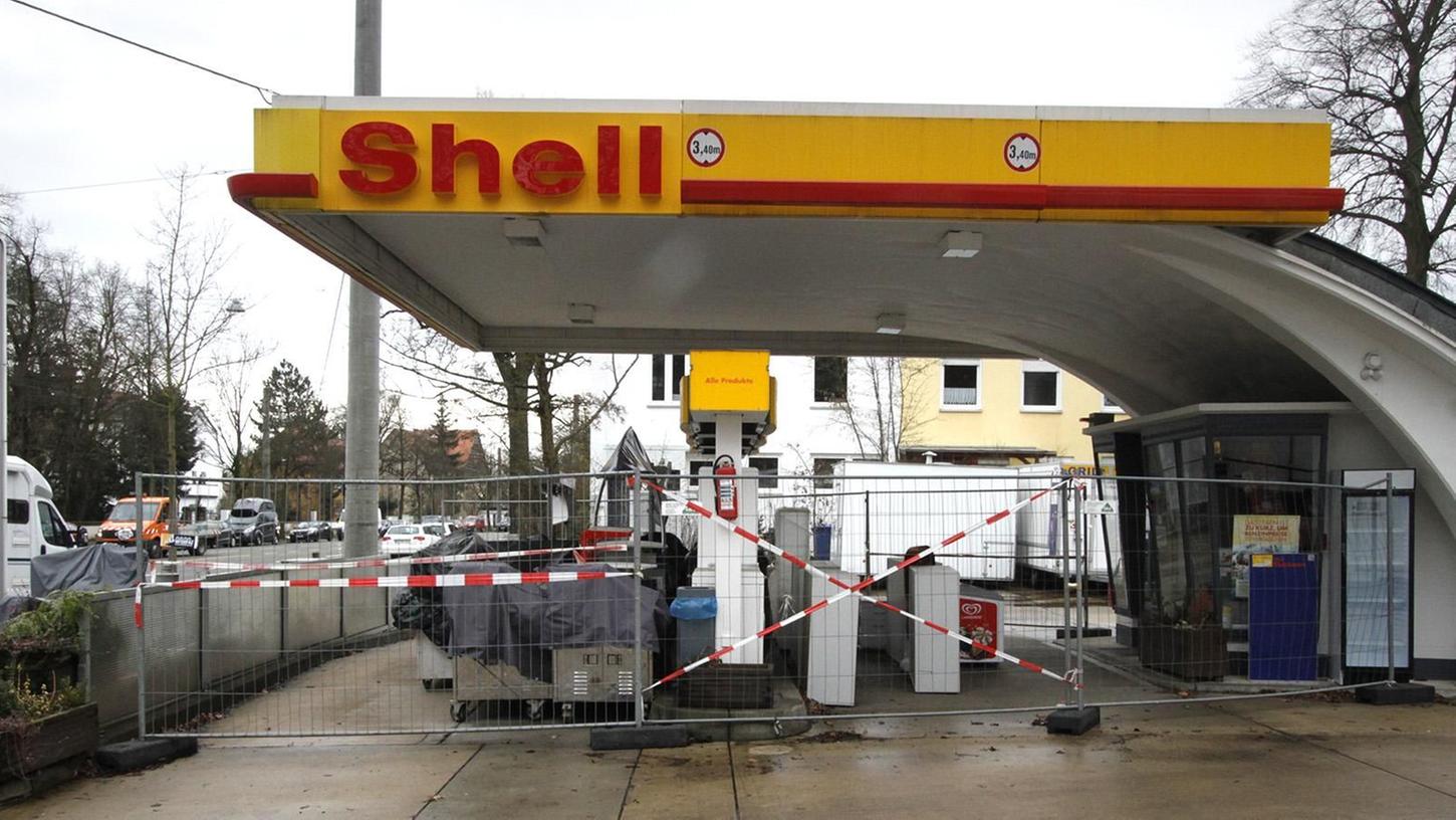 Klein, aber fein: Die Tankstelle an der Erlenstegenstraße 39 steht unter Denkmalschutz. Sie hat im September erst einmal ihren Betrieb eingestellt. Klein, aber fein: Die Tankstelle an der Erlenstegenstraße 39 steht unter Denkmalschutz. Sie hat im September erst einmal ihren Betrieb eingestellt.