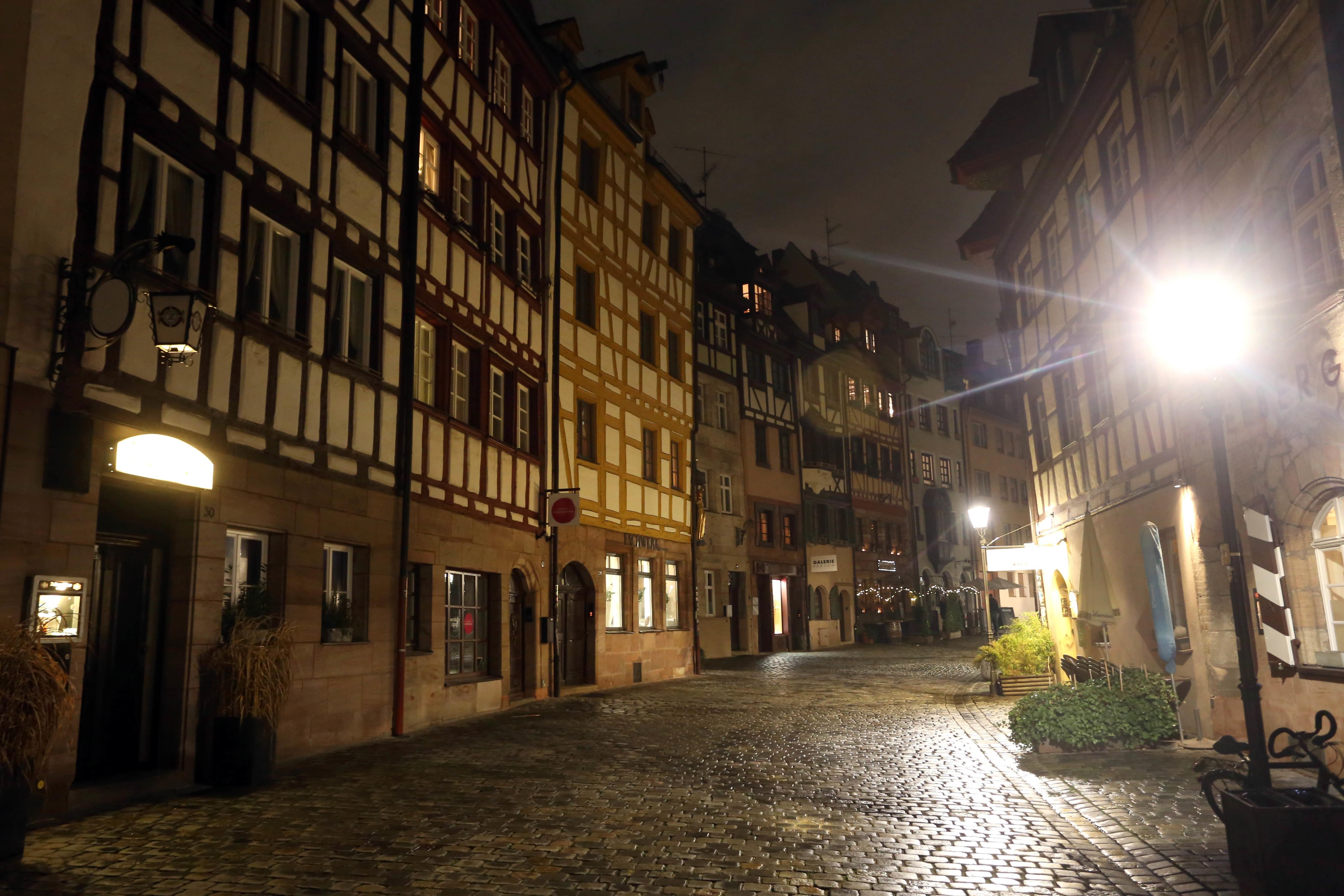 Bei Touristen und Nachtschwärmern beliebt: die Weißgerbergasse.