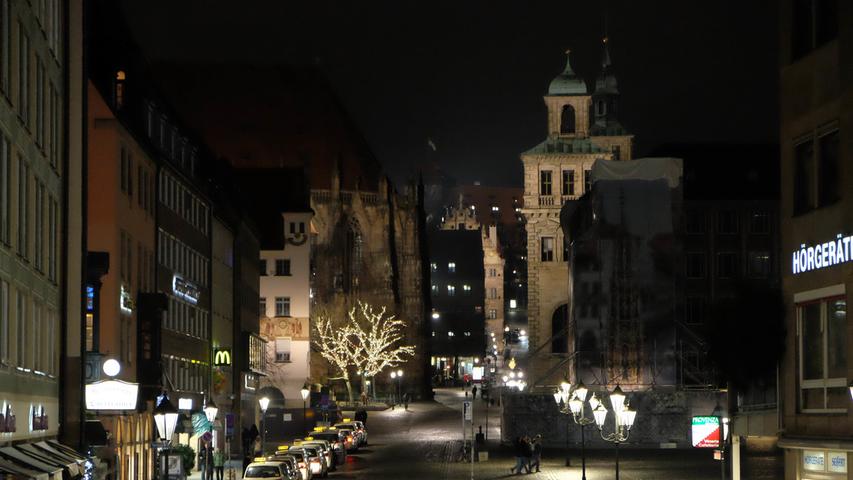 In Nürnberg gibt es rund 48.000 Lichtpunkte. Das kostet die Stadt 5,2 Millionen Euro im Jahr. Pro Bürger sind das 9,80 Euro im Jahr.