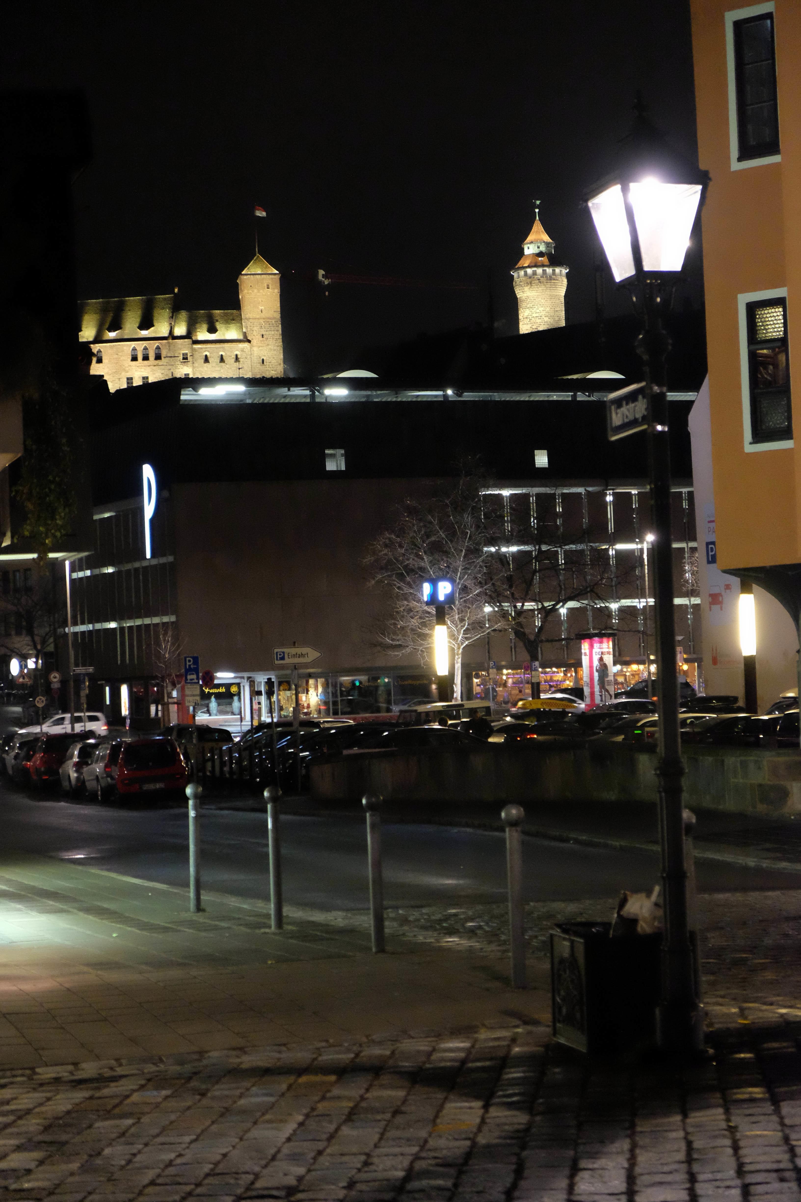 Über der Stadt thront: die Kaiserburg.