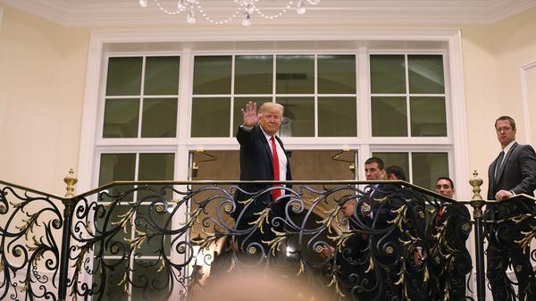 Trump stellt die Insolvenzen indes als cleveres Geschäftsgebaren dar: "Wir nutzen die Gesetze. Wir eröffnen ein Verfahren, wir verhandeln mit den Banken, wir machen einen fantastischen Deal", sagte er 2011 in der ABC-Talkshow This Week. "Es ist nur ein Geschäft. Okay?"