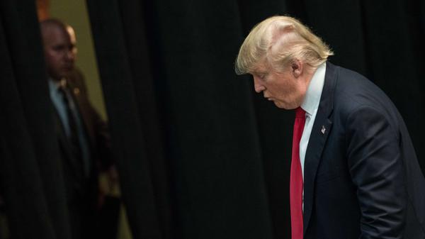 Dank US-Insolvenzrecht und boomender Immobilienmärkte war Trump rasch wieder obenauf - das US-Magazin Forbes schätzte sein Vermögen zuletzt auf 4,5 Milliarden Dollar (4,1 Mrd Euro). Er selbst taxiert sich auf über zehn Milliarden Dollar.