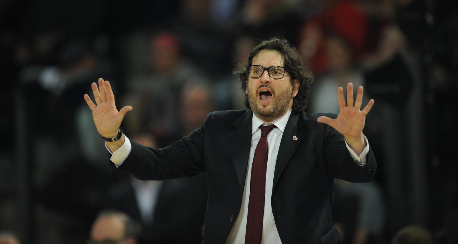 Aufpassen, Leute! Brose-Baskets-Coach Andrea Trinchieri warnt vor Alba Berlin.