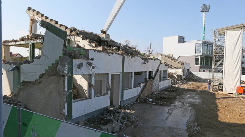 Platz für den Neubau: Fürths Haupttribüne in Schutt und Asche