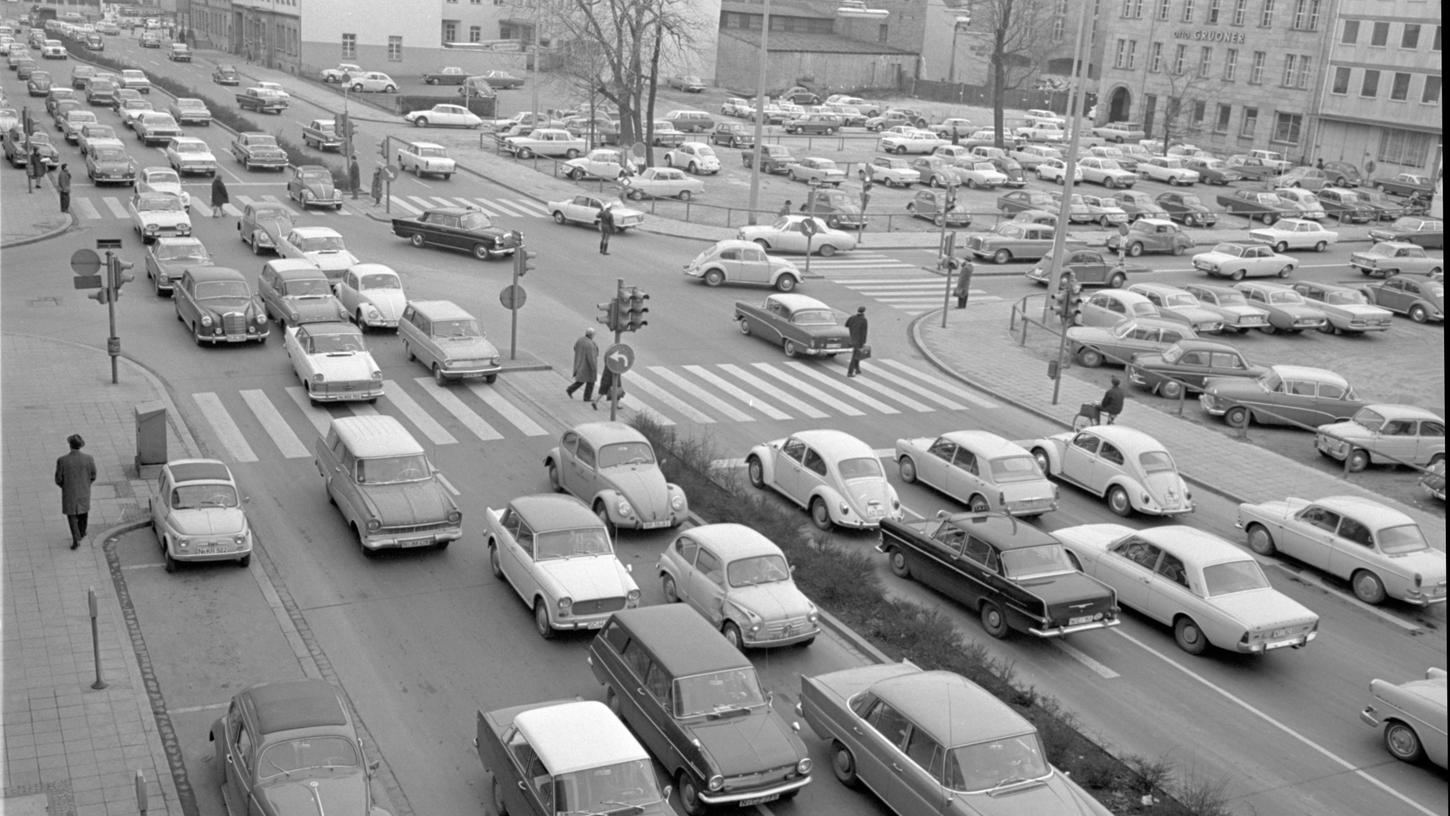15. März 1966: Verkehrsgewühl am Marienplatz