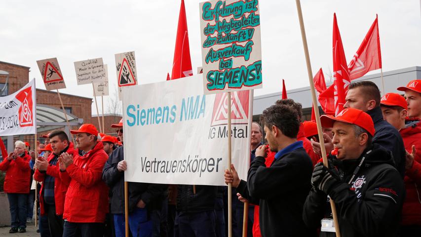 Angst vor Jobverlust: Siemens-Beschäftigte protestieren