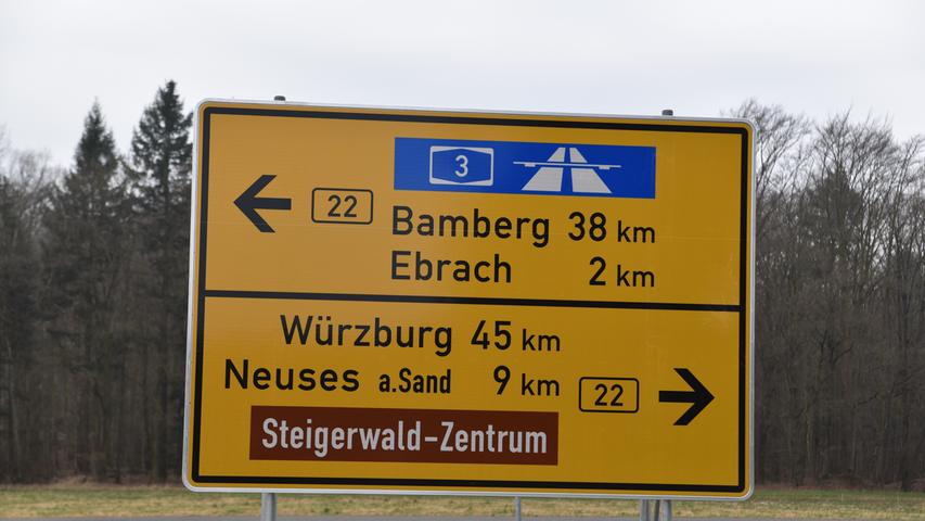 Noch fehlt eine Ausschilderung an der Ausfahrt der A3, doch auch das soll noch kommen. Bis nach Bamberg sind es 38 Kilometer.