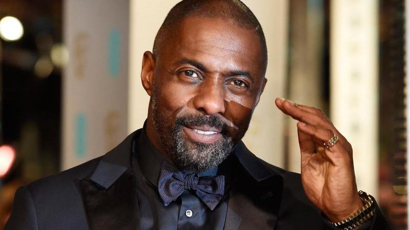 Der Schauspieler Idris Elba erhielt den Titel im Jahr 2018. Der Brite hielt nach eigenen Angaben die Auszeichnung zunächst für einen Scherz. Elba spielte für eine BBC-Serie Martin Luther King und ist bereits Preisträger eines Golden Globe.