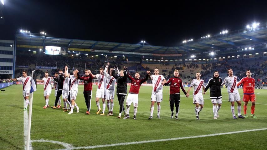 Der 1. FC Nürnberg macht sich und seinen Anhängern weiter Spaß. Beim 4:0 in Bielefeld musste der Aufstiegskandidat allerdings eine Stunde warten,...