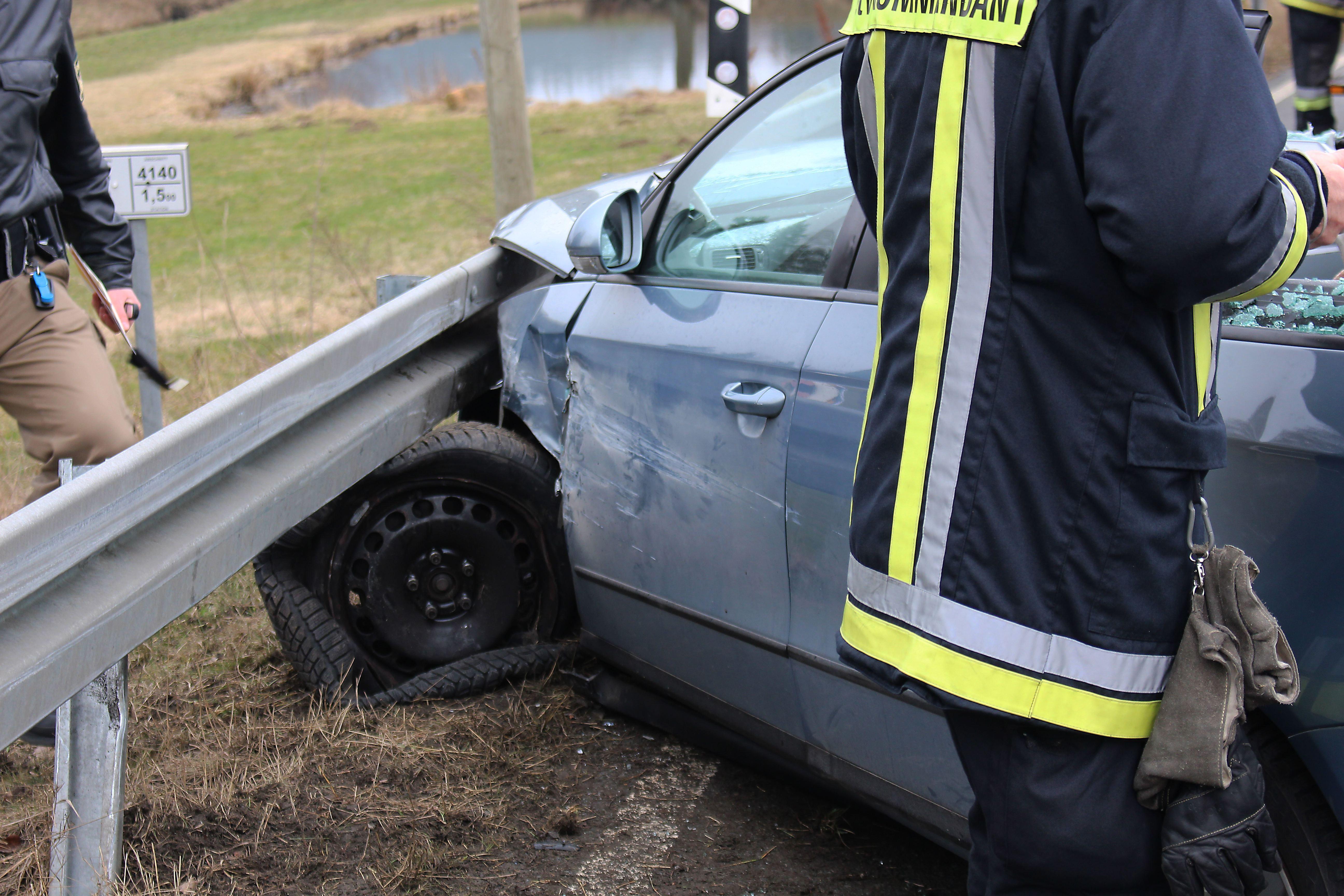 Auto Kracht Bei Konradsreuth Ungebremst In Leitplanke | Nordbayern