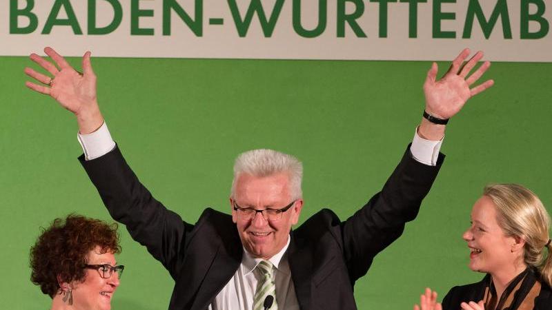 So sehen Sieger aus: Winfried Kretschmann feiert seinen Wahlerfolg.
