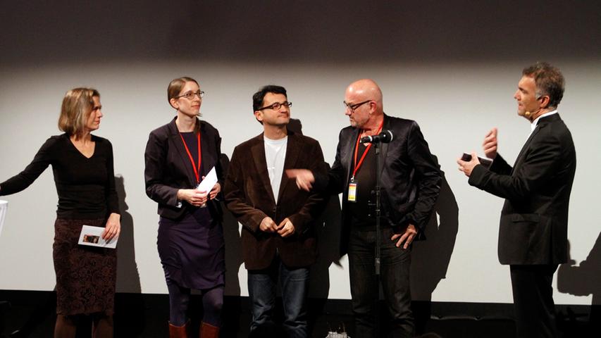 Festivalpräsident Adil Kaya (rechts) mit den Spielfilm-Juroren Mariette Rissenbeek, Dr. Felicitas Kleiner, Miraz Bezar und Michael Aue. Jury-Präsident Dervis Zaim musste bereits vor der Preisverleihung wieder abreisen.