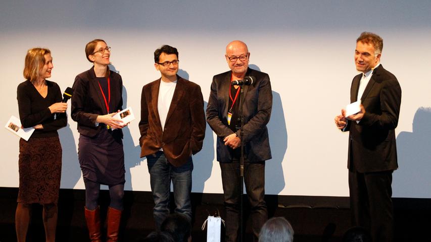 Festivalpräsident Adil Kaya (rechts) mit der Spielfilm-Juroren Mariette Rissenbeek, Dr. Felicitas Kleiner, Miraz Bezar und Michael Aue. Jury-Präsident Dervis Zaim musste bereits vor der Preisverleihung wieder abreisen.