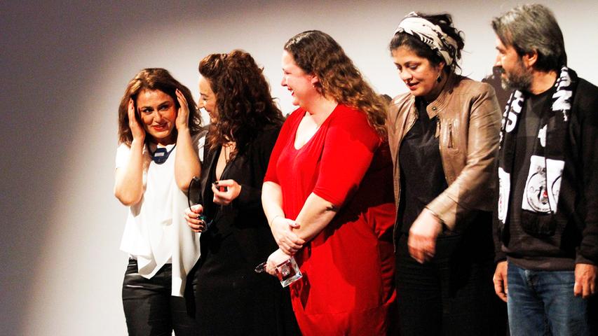 Erfolgreiches Frauenteam: Für "Toz Bezi" von Regisseurin Ahu Öztürk (vierte von links) gab es auch den Preis als bester Spielfilm.