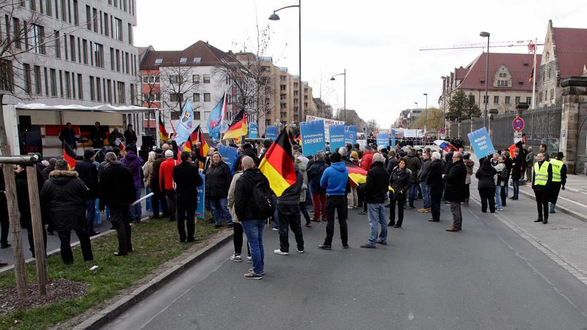 Mehrere Festnahmen und Gewalt am Rande der AfD-Demo in der Fürther Straße