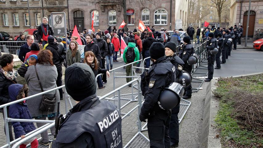 Mehrere Festnahmen und Gewalt am Rande der AfD-Demo in der Fürther Straße