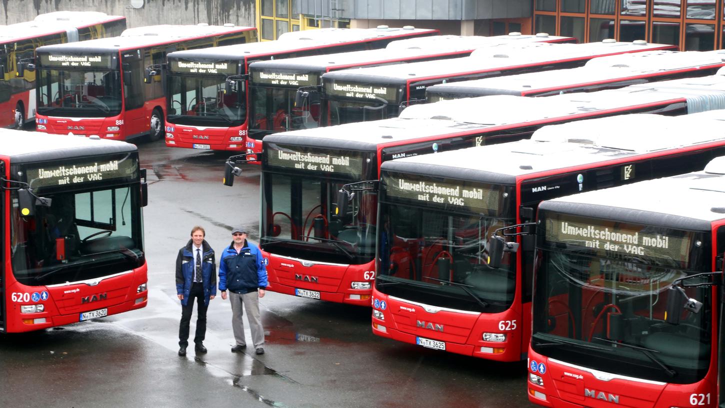 VAG stellt 16 neue Busse für den Linienverkehr vor. Mit dabei: Michael Sievers Geschäftsbereichsleiter Buswerkstätte der VAG.