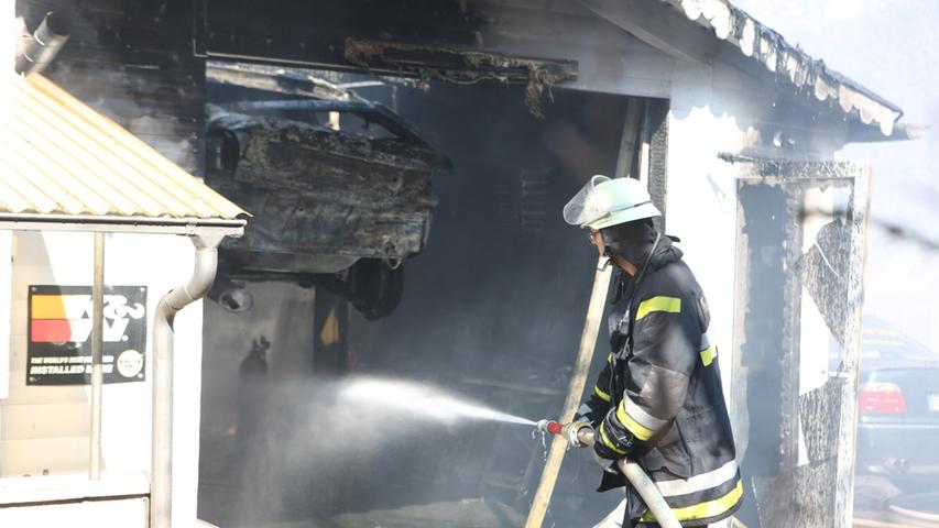 Wohnhaus und Werkstatt in Priesendorf gehen in Flammen auf