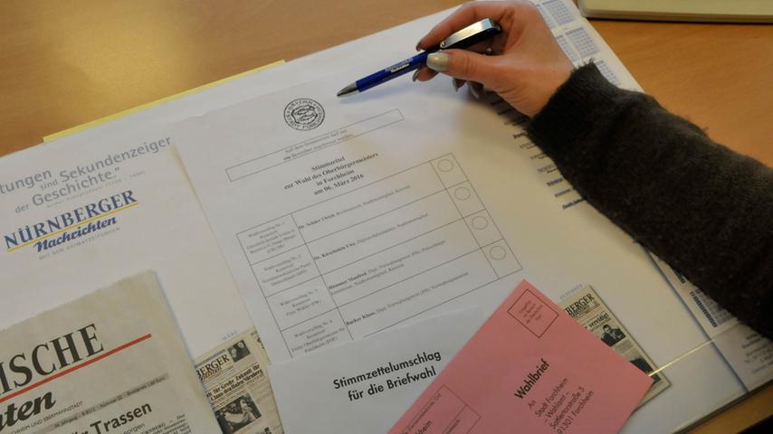 Der Verwaltung unterlief vor der Stichwahl ein Fauxpas. In einigen der verschickten Briefwahlunterlagen für die Stichwahl fehlten die Stimmzettel. Also wurde alles noch einmal neu zur Post getrragen. Die Stichwahl kann somit kommen.