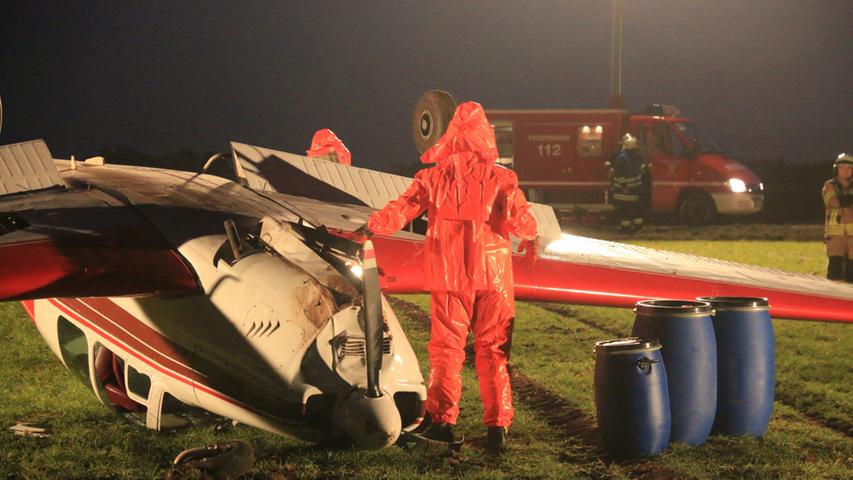 Nach Notlandung bei Coburg: Kleinflugzeug bleibt auf Dach liegen