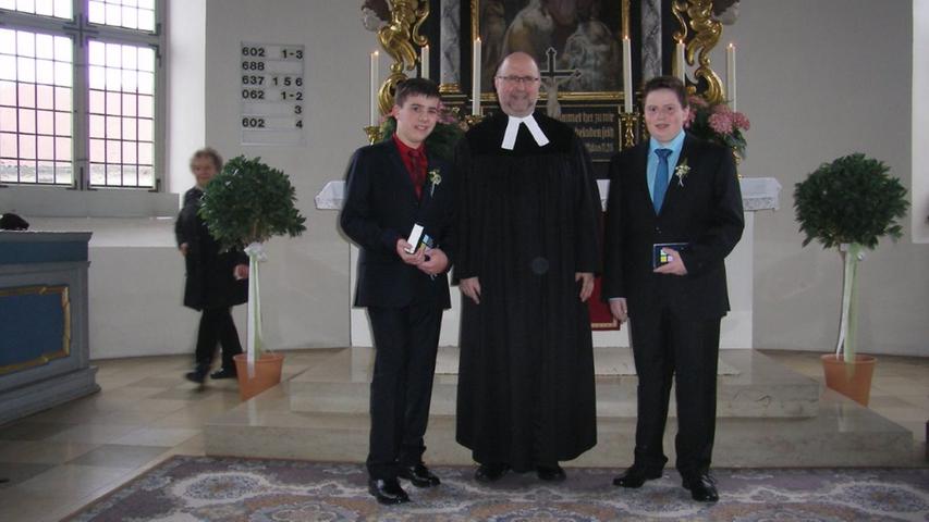 Die jungen Christen aus Aha mit Pfarrer Thomas Schwab.