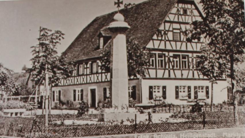 Das ehemalige Schulhaus und spätere Rathaus 1930.