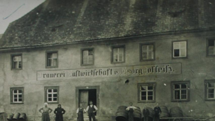 Vor den Zeiten des Gasthofes Fürst trug das Gebäude, eine von sieben Brauereien in der Gemeinde, den Namen Zolleis. Heinrich Zolleis musste 1930 verkaufen. Das Bild stammt aus dem Jahr 1916.