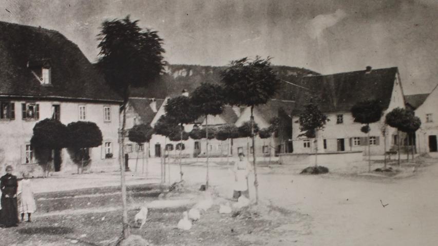 Das wohl älteste Foto vom Marktplatz, 1911 ist rechts unten zu erkennen.