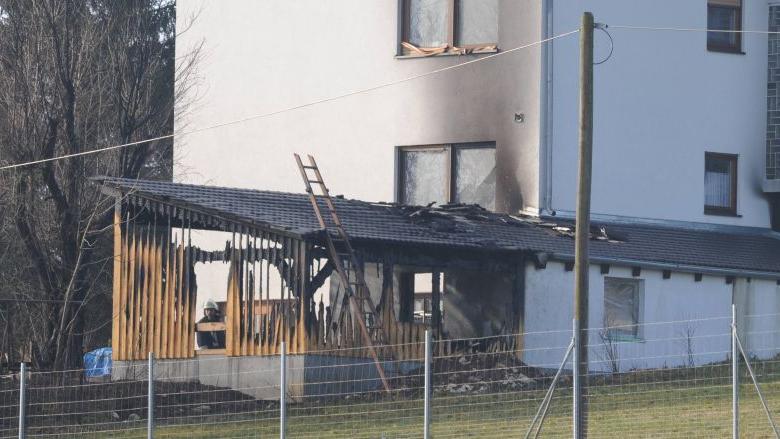 Wohnhaus-Anbau ging in Flammen auf