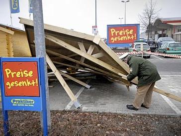 Praktiker Lkw Zerstort Carport Herzogenaurach Nordbayern De