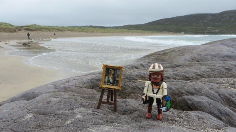 Dürer mit Fernweh: Ein Playmobil-Männchen reist um die Welt