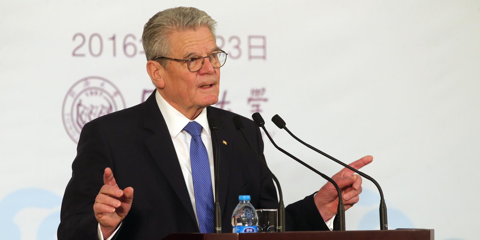 In seiner Rede vor Studierenden der Tingji-Universität warb Joachim Gauck für die Wahrung der Menschenrechte.