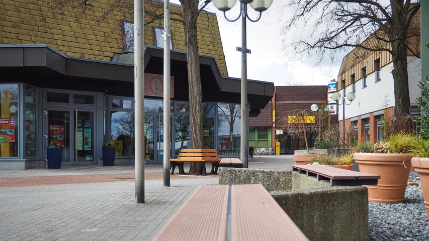Um das Rathaus herum findet man zudem zahlreiche Läden und Cafés.