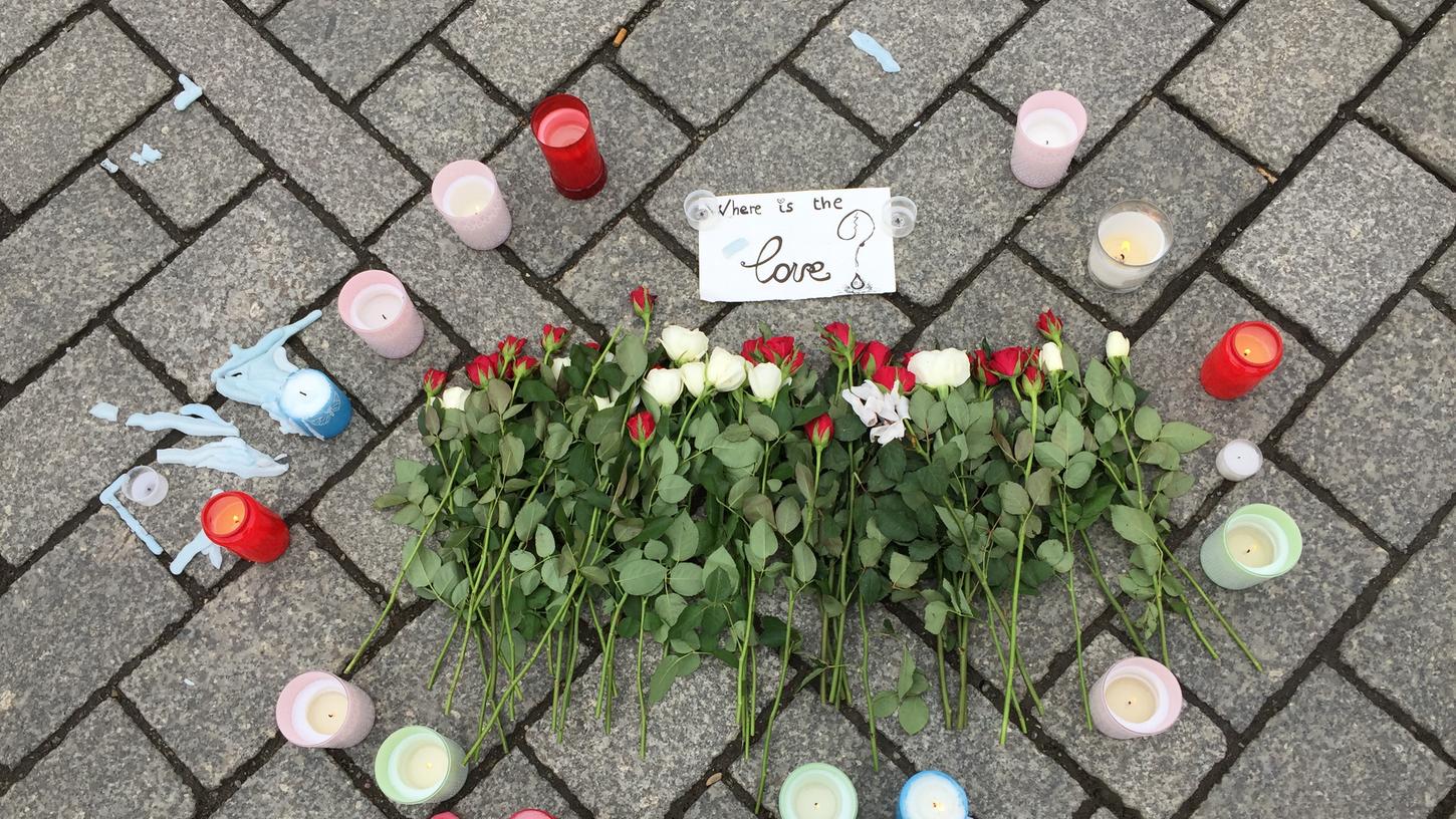 Auch in Deutschland trauerten die Menschen nach den Terroranschlägen in Brüssel - auf dem Pariser Platz in Berlin legten sie Blumen und Kerzen nieder. Hierzulande wurden seit der Jahrtausendwende elf Anschläge verhindert. Auch in Deutschland trauerten die Menschen nach den Terroranschlägen in Brüssel - auf dem Pariser Platz in Berlin legten sie Blumen und Kerzen nieder. Hierzulande wurden seit der Jahrtausendwende elf Anschläge verhindert.