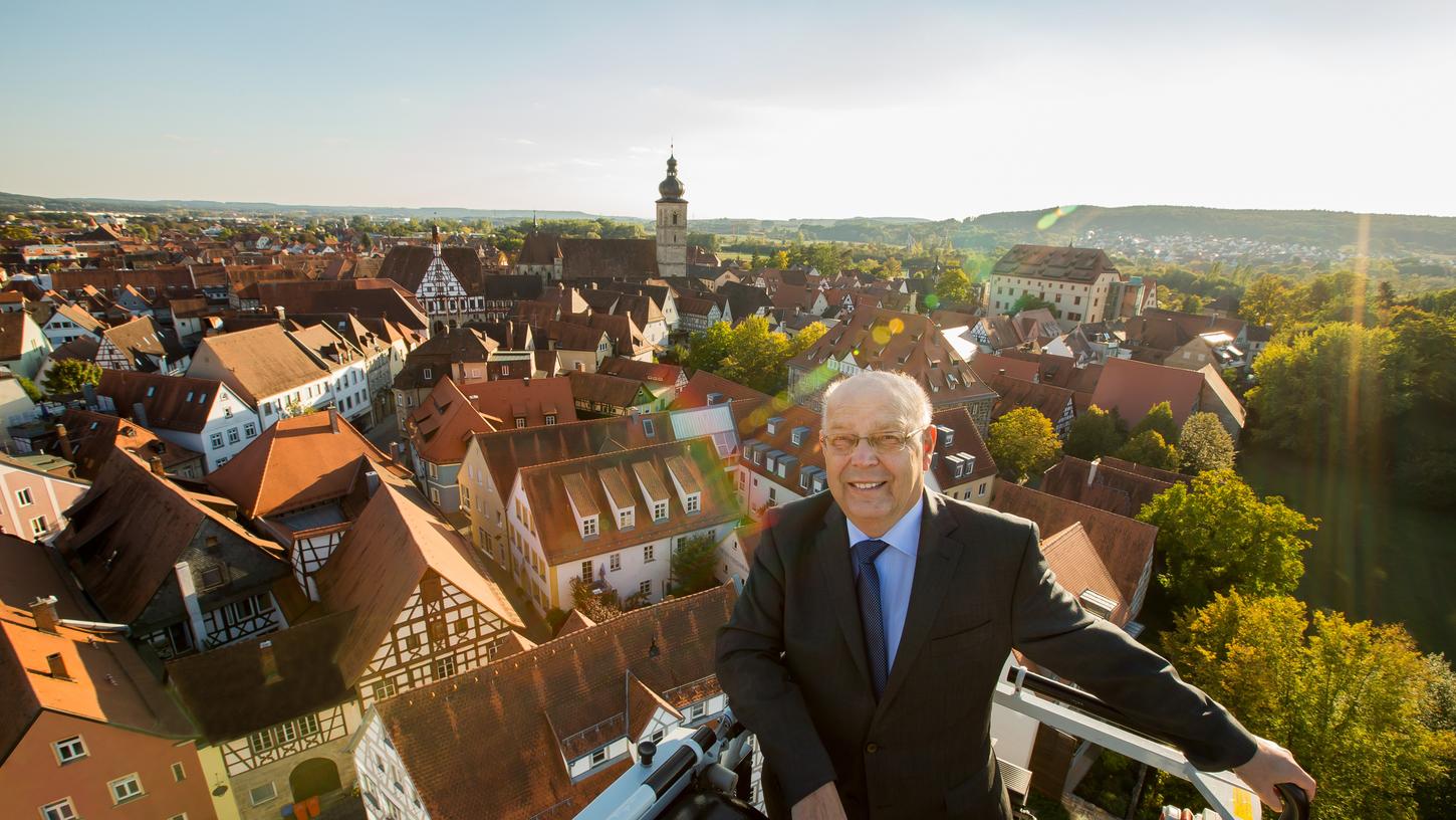 Franz Stumpf und sein Forchheim. Die Feuerwehr hat ihm den Ausblick zum Abschied geschenkt.